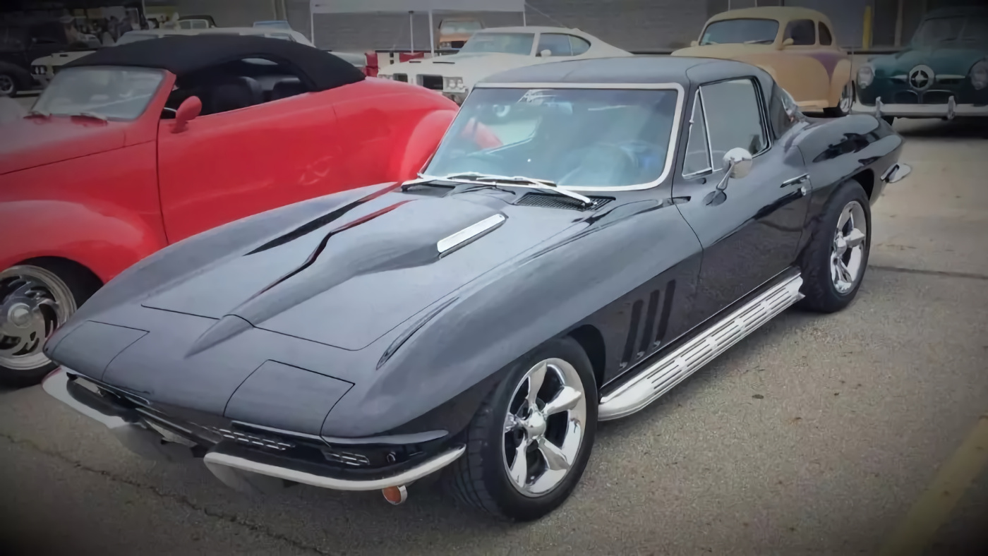 Click to Enlarge-Esc to Close Corvette Generations/C2/C2 1965 Black big block hood.jpg